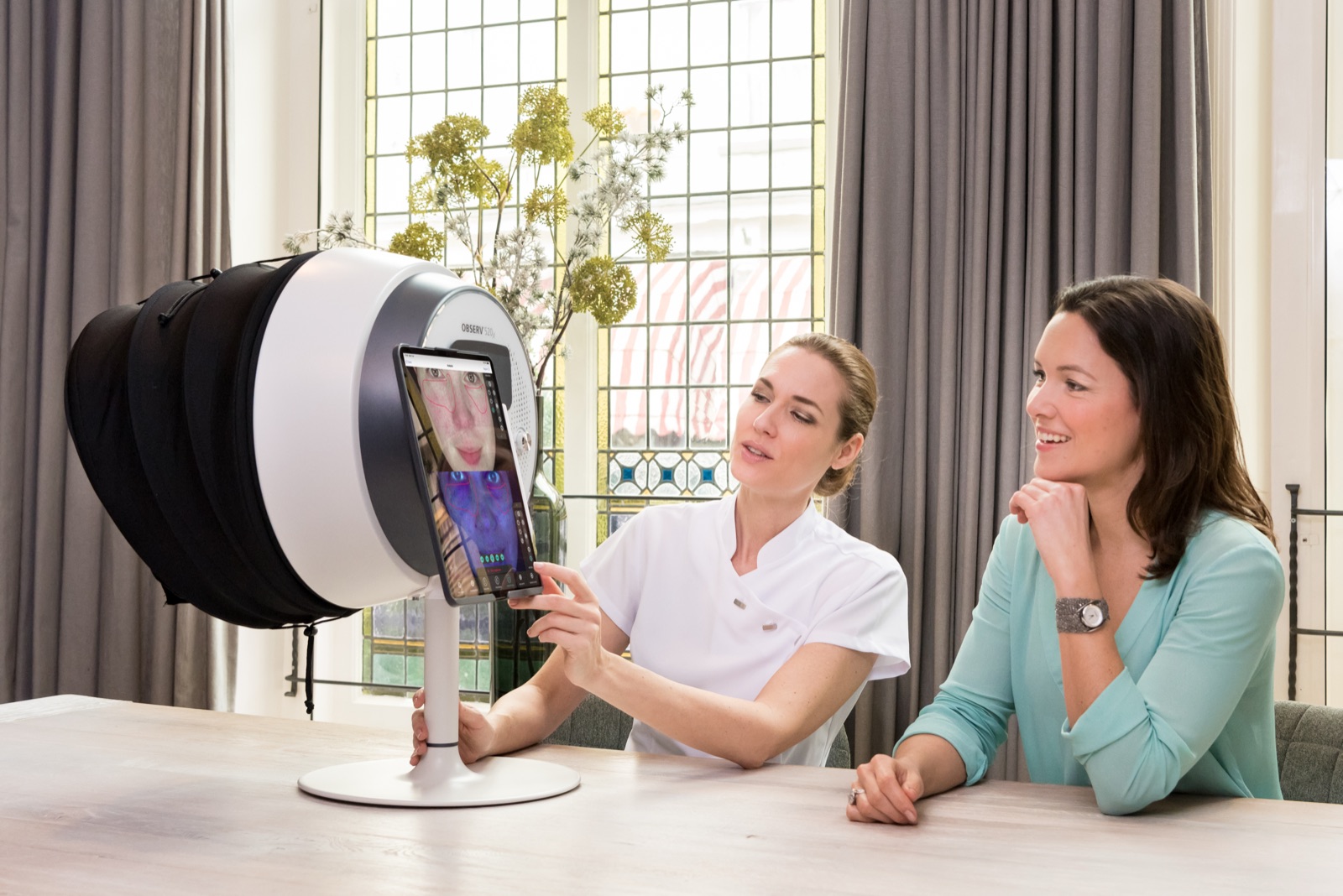 OBSERV 520x facial diagnostic system at Clínica Marchesi